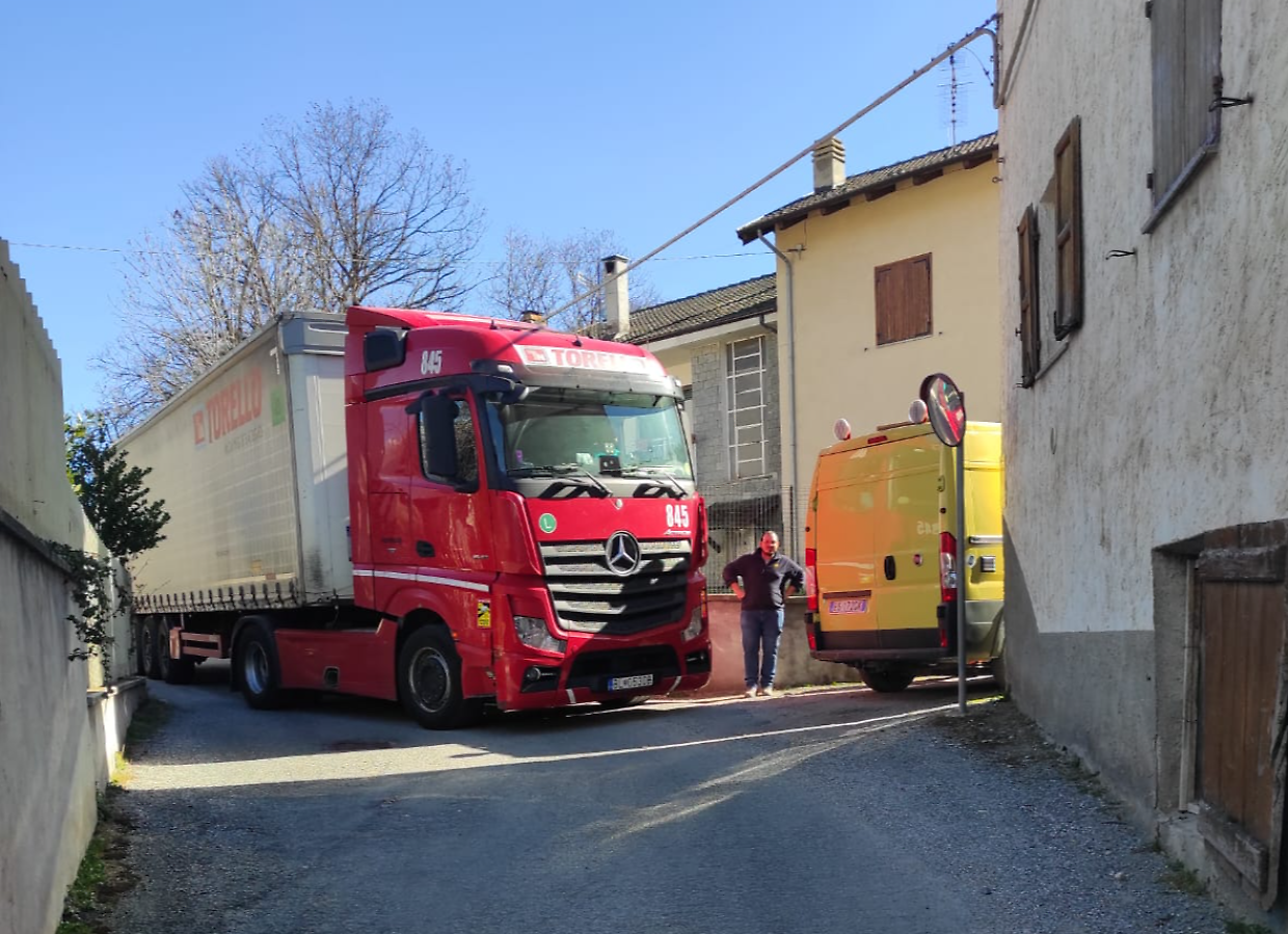tir incastrato