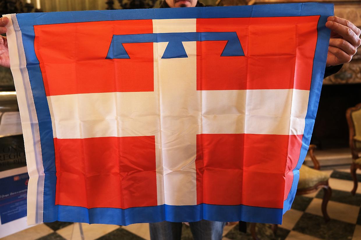 Il drapò, la bandiera del Piemonte