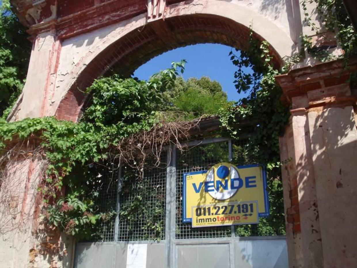  Don Trombino aveva appeso un cartello “vendesi” sul cancello