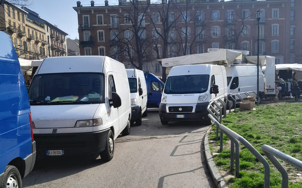 Malasosta al mercato, nonni in rivolta