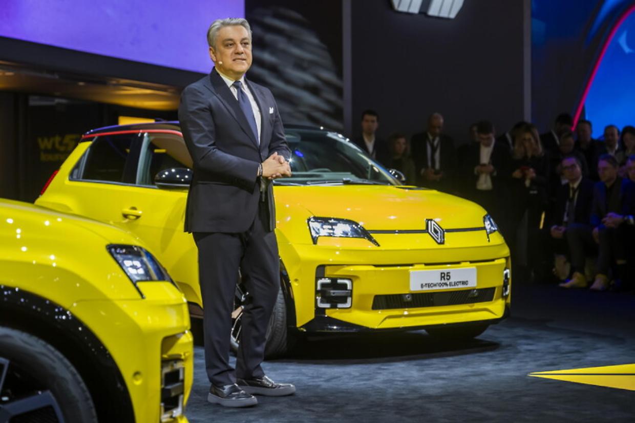 Ecco la R5 a 25mila euro. E il messaggio di De Meo a Stellantis e Volkswagen