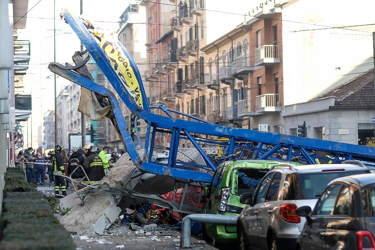 Crollo della gru, via al processo: chi è accusato e quanto ha già pagato alle famiglie delle vittime