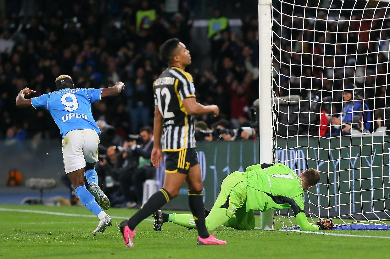 Juve, che beffa a Napoli. Vlahovic sbaglia, Raspadori non perdona