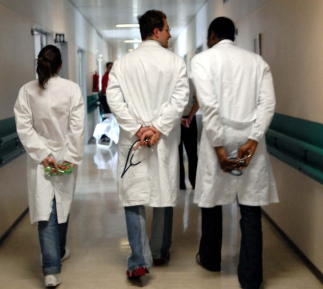 Mancano i medici negli ospedali 800 euro di incentivi agli specializzandi