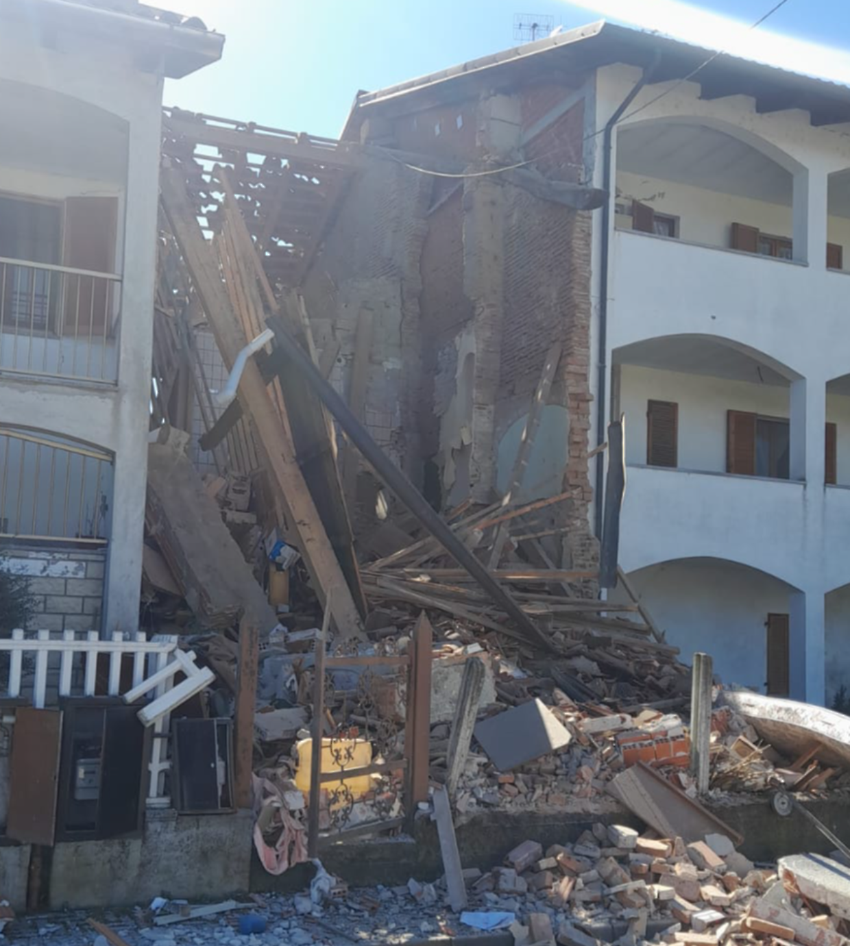 L'esplosione avvenuta a Romano Canavese