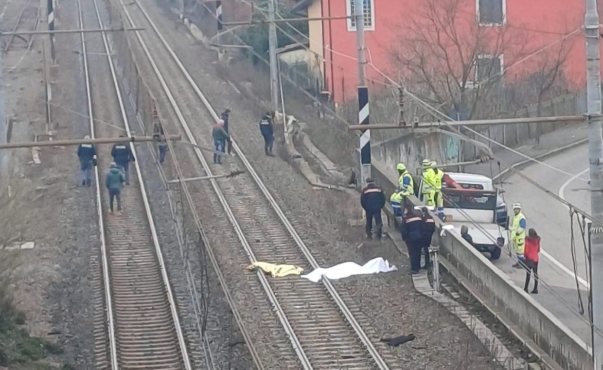 Circolazione sospesa a Settimo per il ritrovamento di una donna sotto un treno (foto di Francesco Sordello)