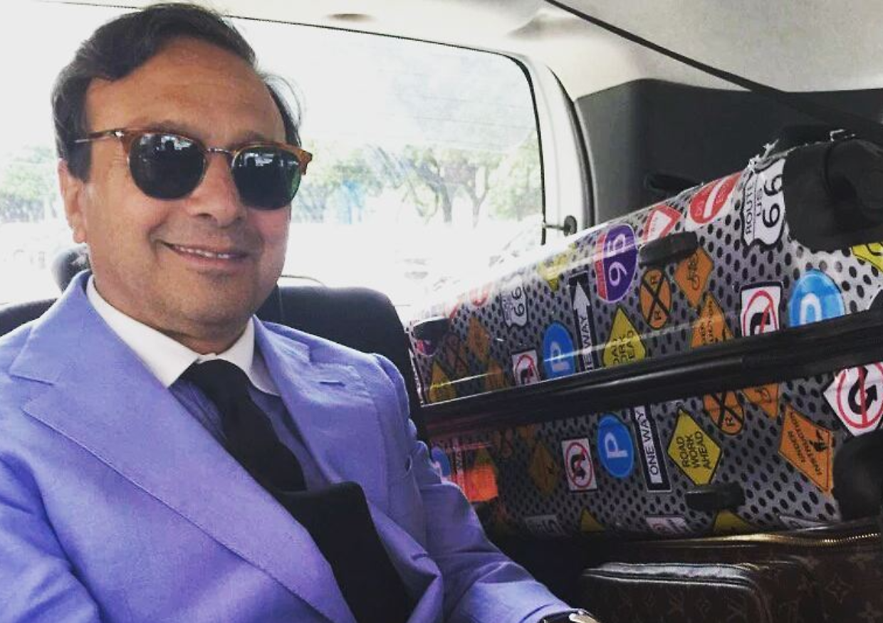 Disavventura per Chiambretti: un ladro è entrato nel Range Rover e gli ha rubato gli occhiali