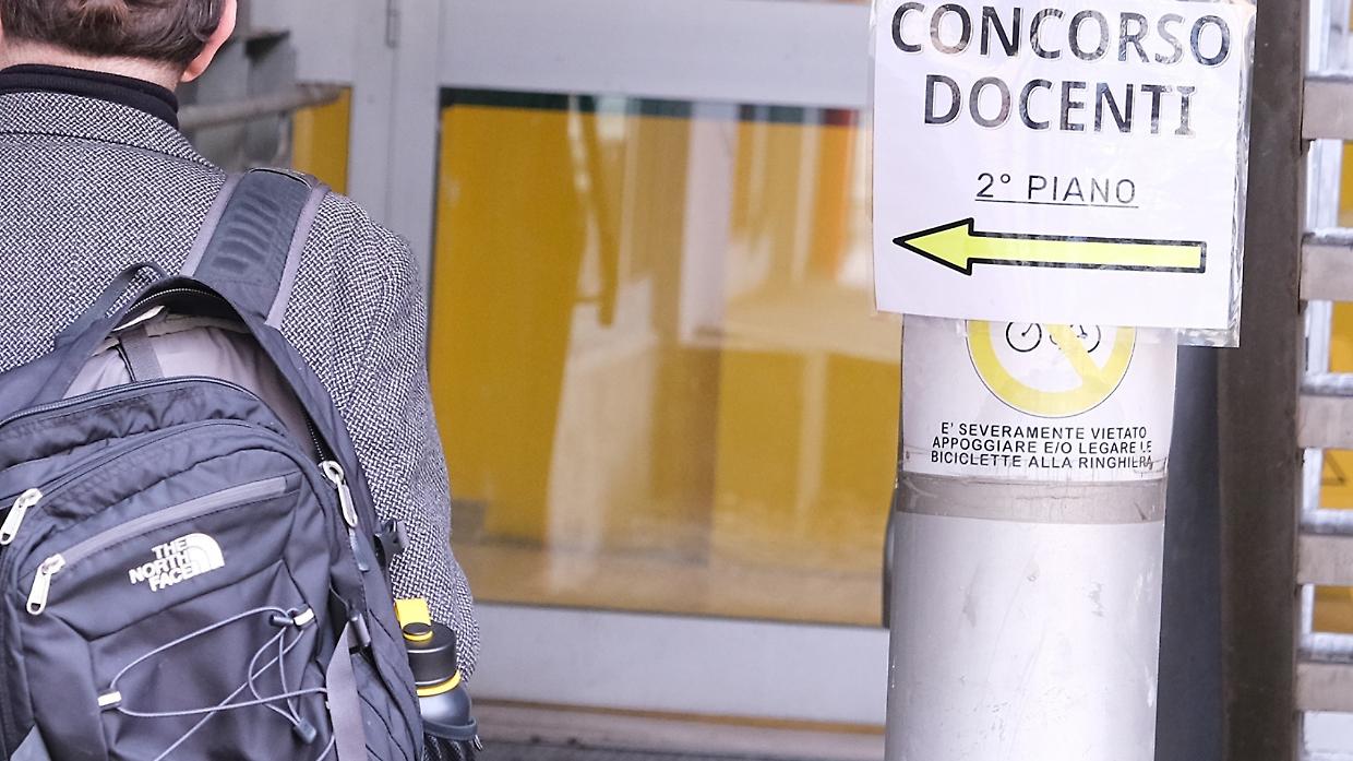 Il maestro Manzi, l'economia digitale e la didattica a distanza tra le 50 domande del concorso per gli insegnati: «Ma su 21mila candidati avrà la cattedra solo un "prof" su tre»