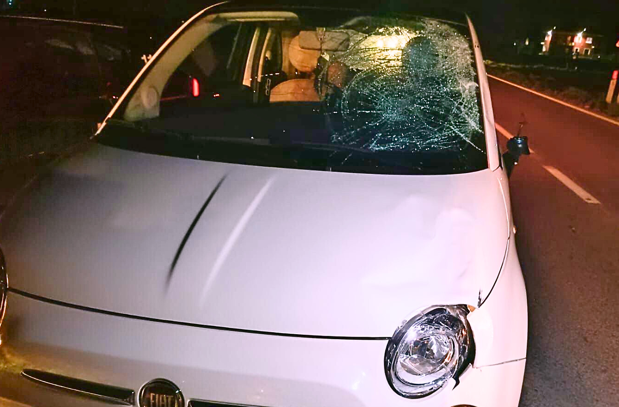 Il 18enne guidava una Fiat 500