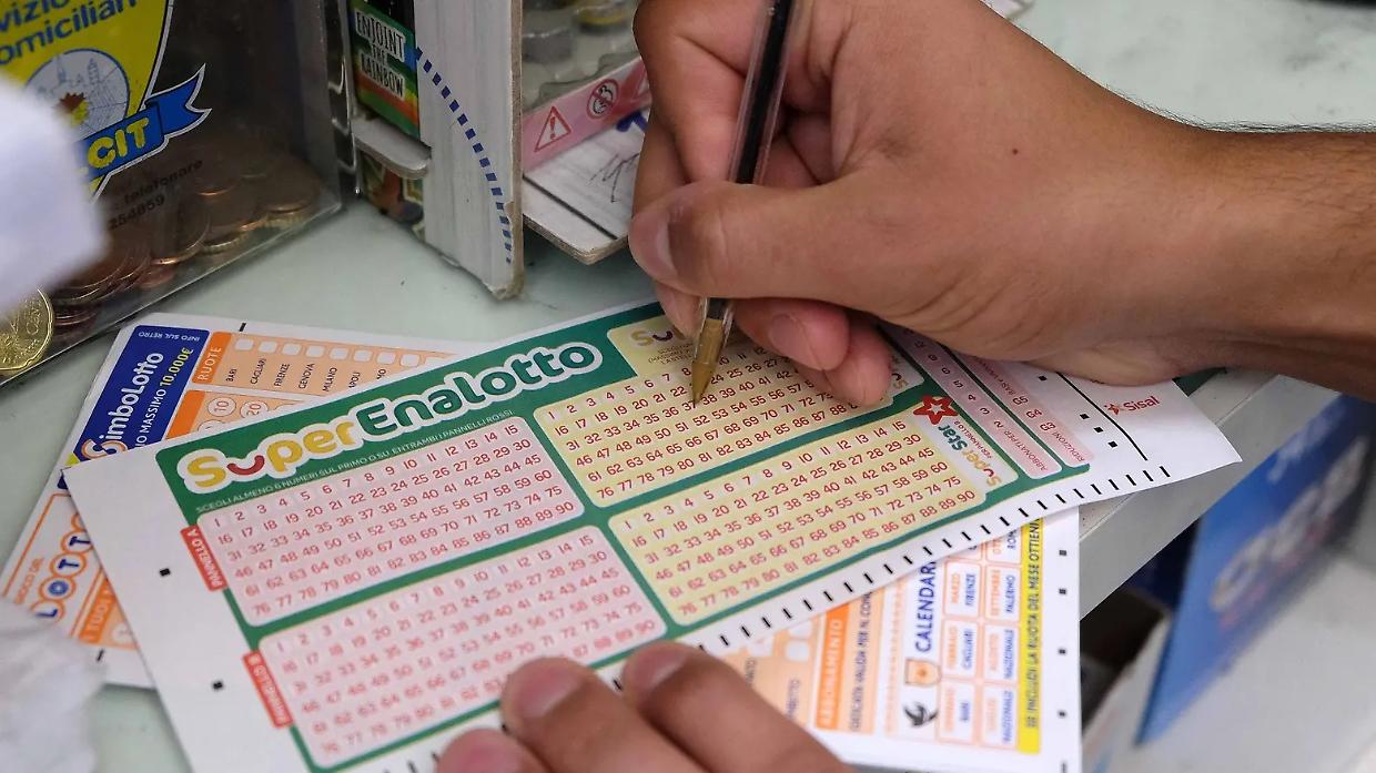 Gioca un euro e ne vince 90mila. Il Superenalotto porta fortuna a Torino