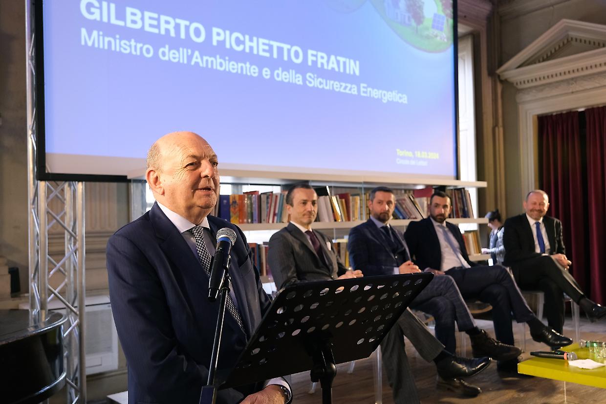 Piemonte leader nell'energia autoprodotta e nel 2030 arrivano i reattori nucleari