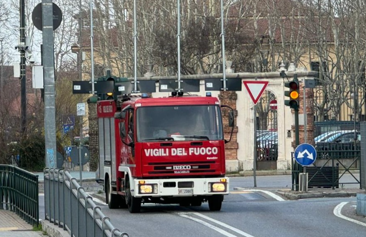 I vigili del fuoco, un anno fa, al sottopasso Nuto Revelli