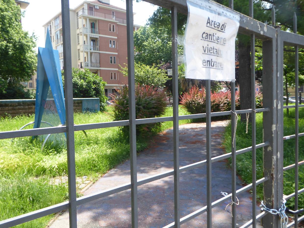 Torino, Mirafiori Sud: il giardino di via Monastir riapre (ma senza i lampioni)
