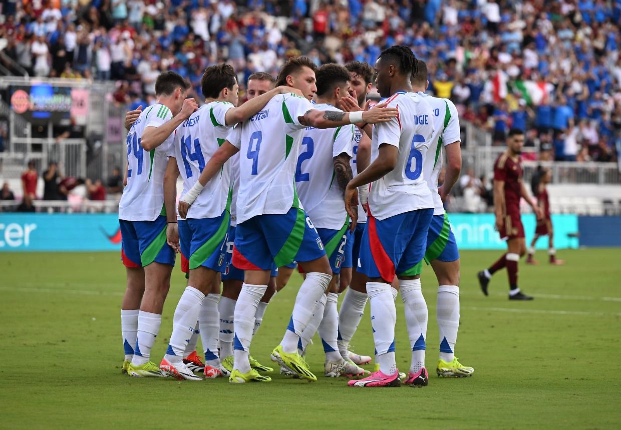 L'esultanza degli azzurri per il gol del momentaneo 1-0