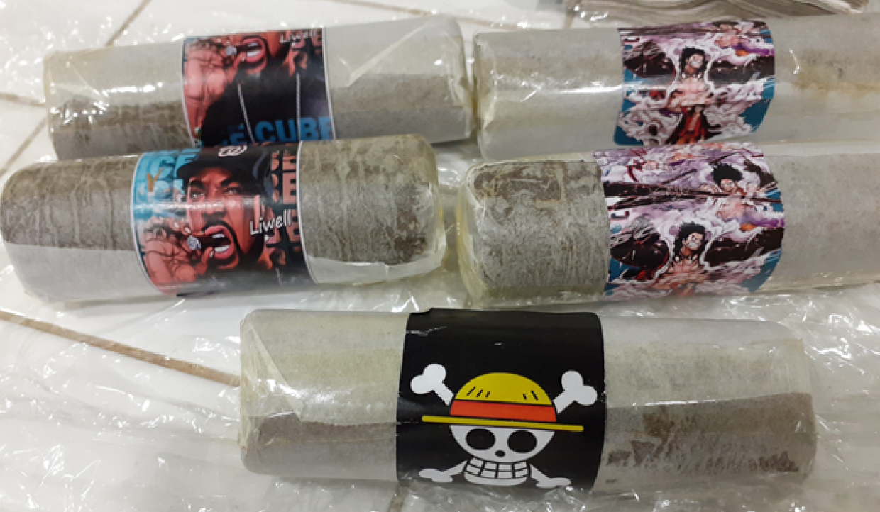 Eroina, cocaina e il "fumo" marchiato One Piece: arrestato dalla municipale