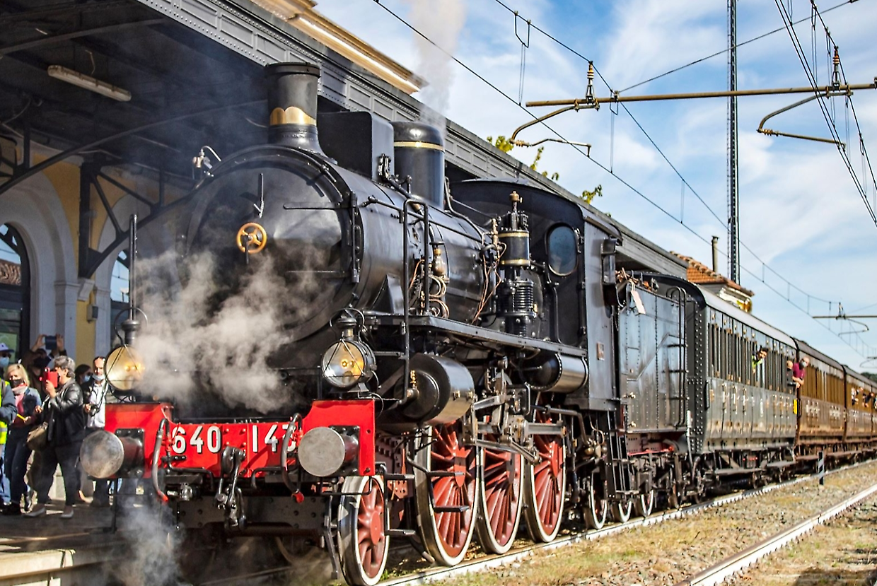 Buon cibo e bollicine: un viaggio da sogno sul TrEno a vapore