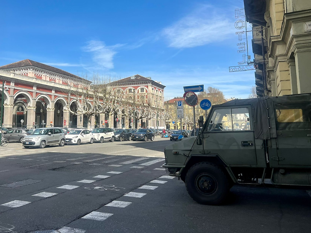 Militari a Torino nei pressi di Porta Nuova 