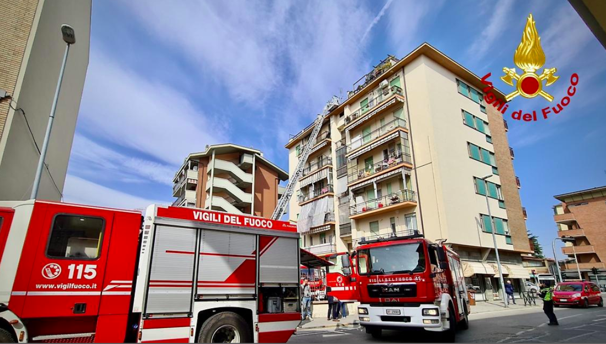 I vigili del fuoco hanno messo in salvo la signora (immagine d'archivio)