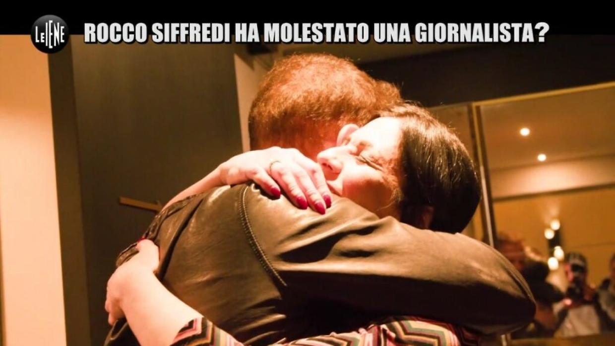 L'abbraccio tra Rocco Siffredi e Alisa Toaff che conclude la puntata de "Le Iene"