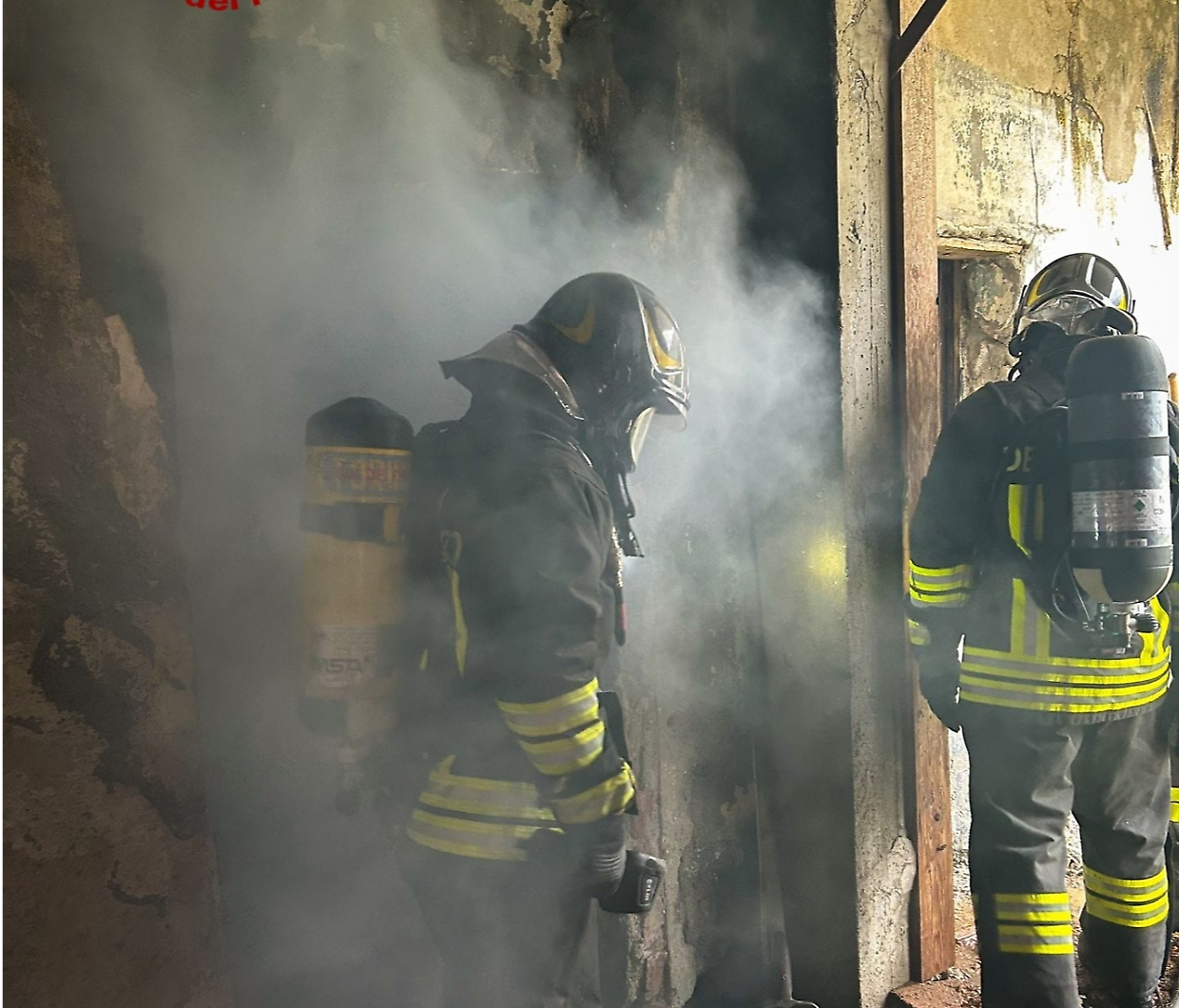 Incendio in uno stabile abbandonato