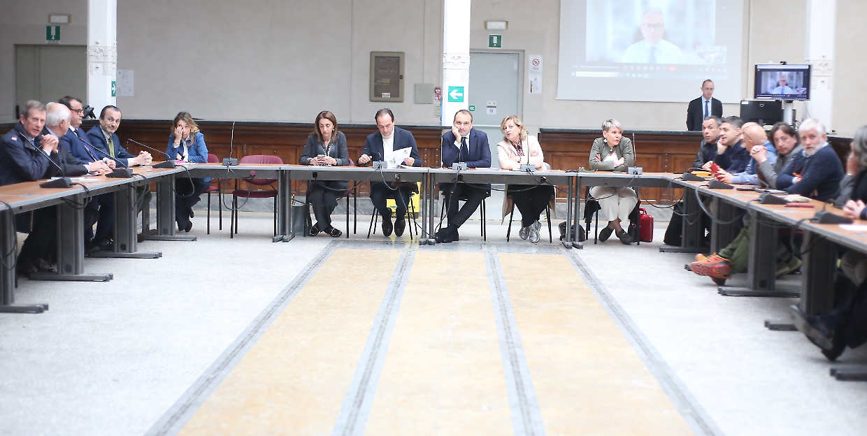 Stellantis, il Piemonte è compatto: "Basta nascondersi, Mirafiori si salva solo così"