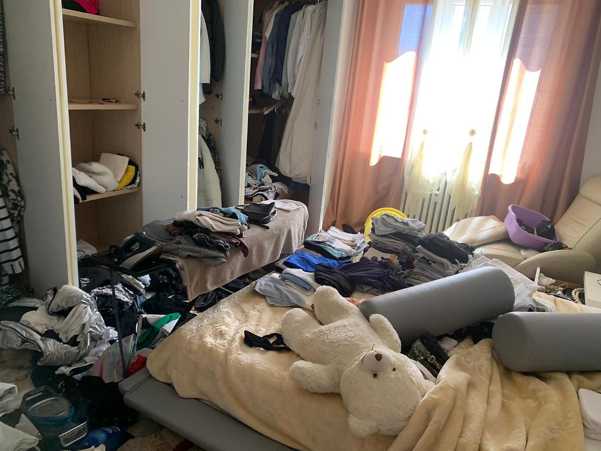 Chiudono il cagnolino in cucina, poi i ladri svaligiano l&rsquo;alloggio