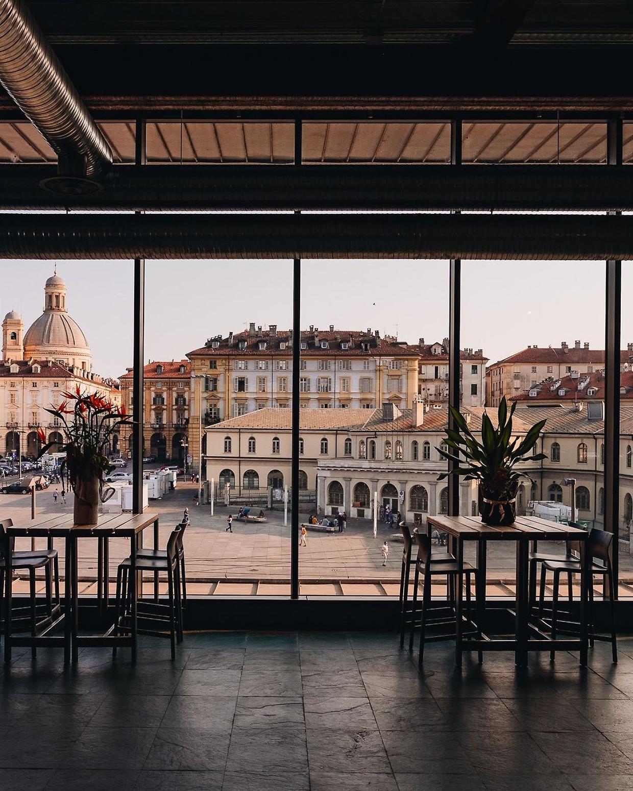 Torna l'Aperiswing al Mercato Centrale: ballo e musica con vista su Torino
