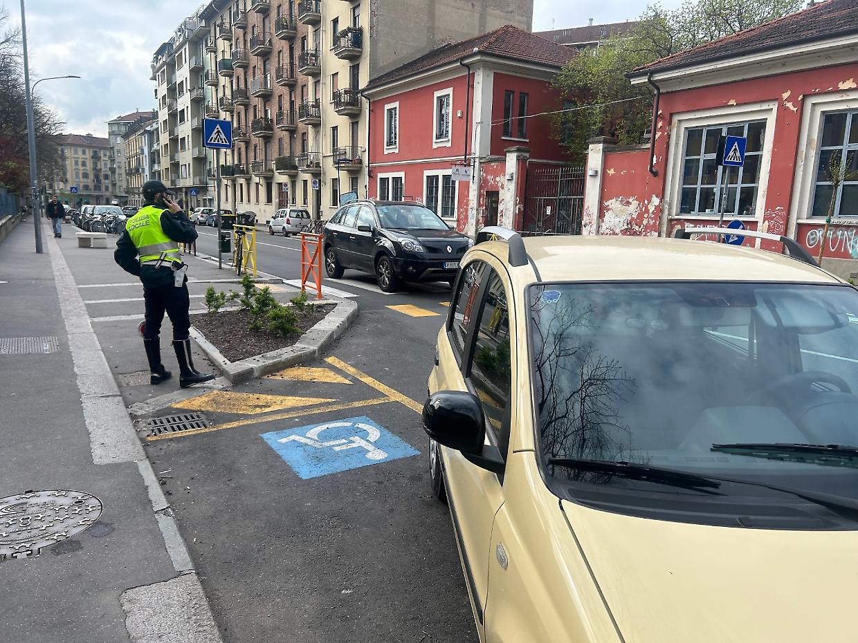 Donna investita mentre attraversa la strada: &egrave; grave in ospedale
