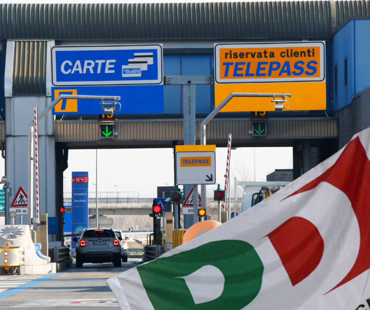 Falce e casello. Ecco come il voto di scambio viaggiava dalle autostrade alle cliniche