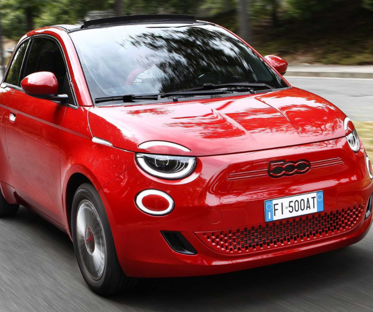 Flop 500e: solo 142 auto vendute. Ecco perché l'elettrico (per ricchi) non può bastare a Mirafiori