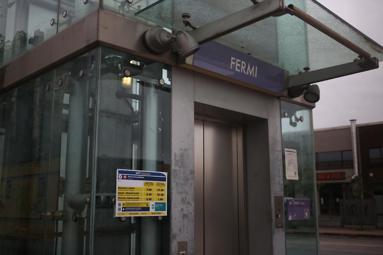 Ascensore rotto al capolinea della metro e i disabili restano a piedi