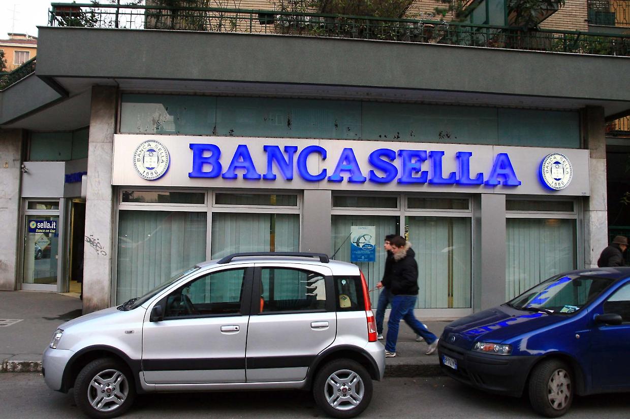 Banca Sella, migliaia di conti correnti bloccati: "Non funziona neppure il bancomat". Ecco perché
