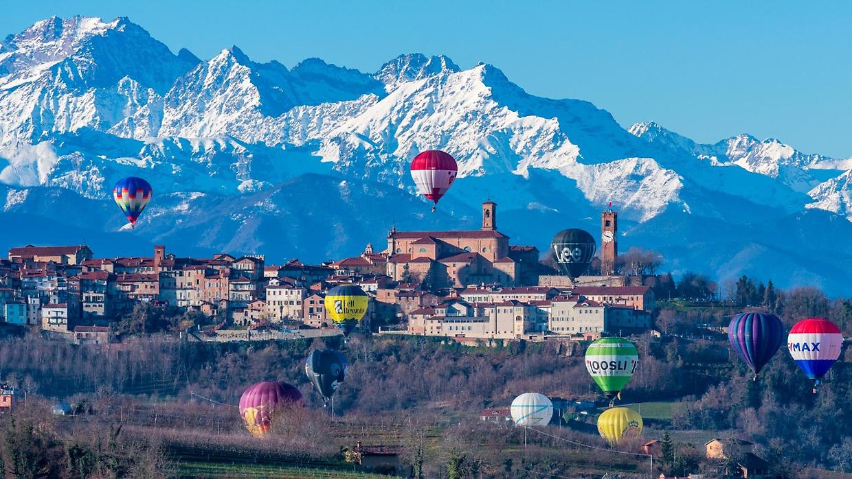 Vista su Mondovì con le sue famose mongolfiere (Fonte sito web ATL del Cuneese)