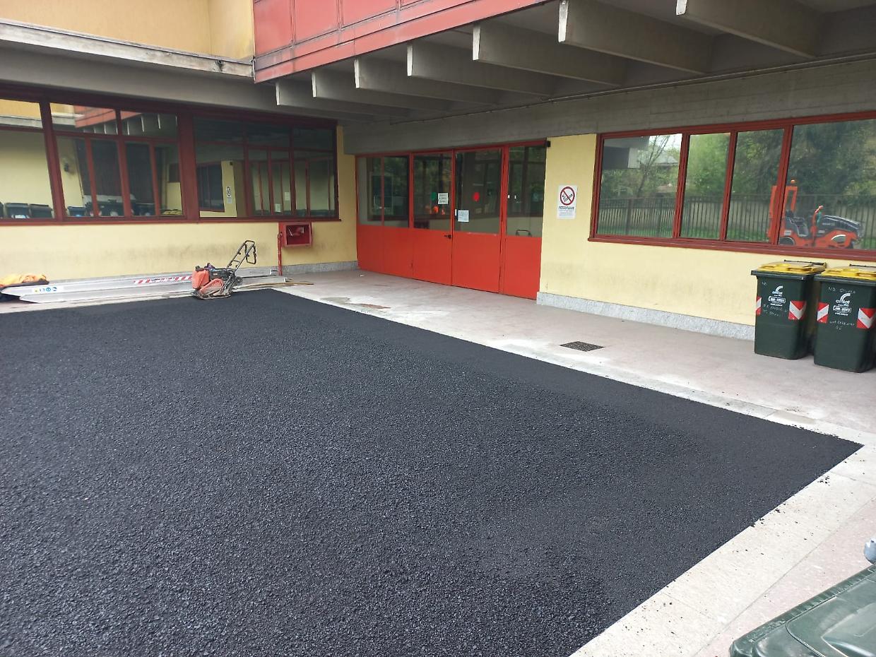 Nella succursale del Beccari riasfaltato il piazzale interno