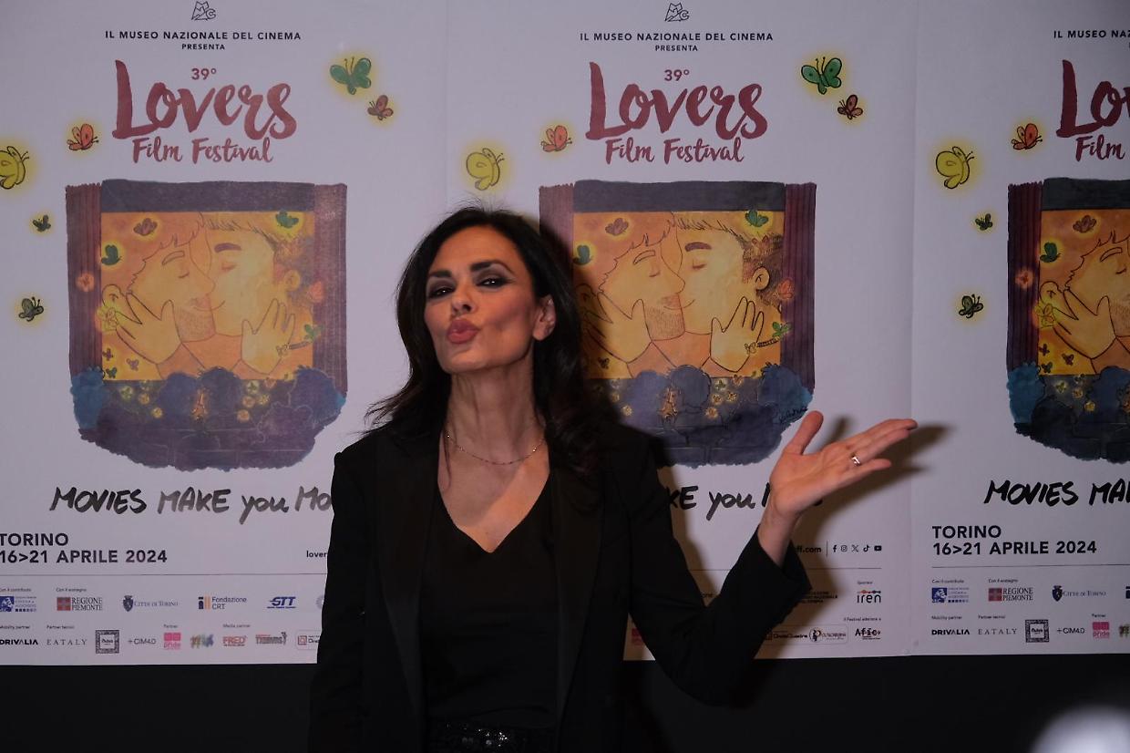 La madrina Maria Grazia Cucinotta: "Qui per parlare d'amore, se ne parla troppo poco..."