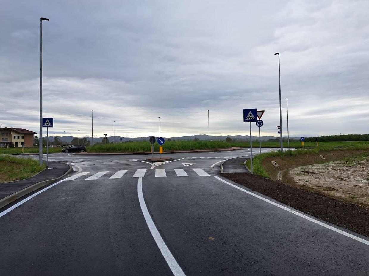 Una nuova strada, e una rotonda, per i campi sportivi 