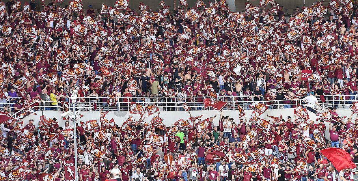 La curva Maratona in occasione di Toro-Juve
