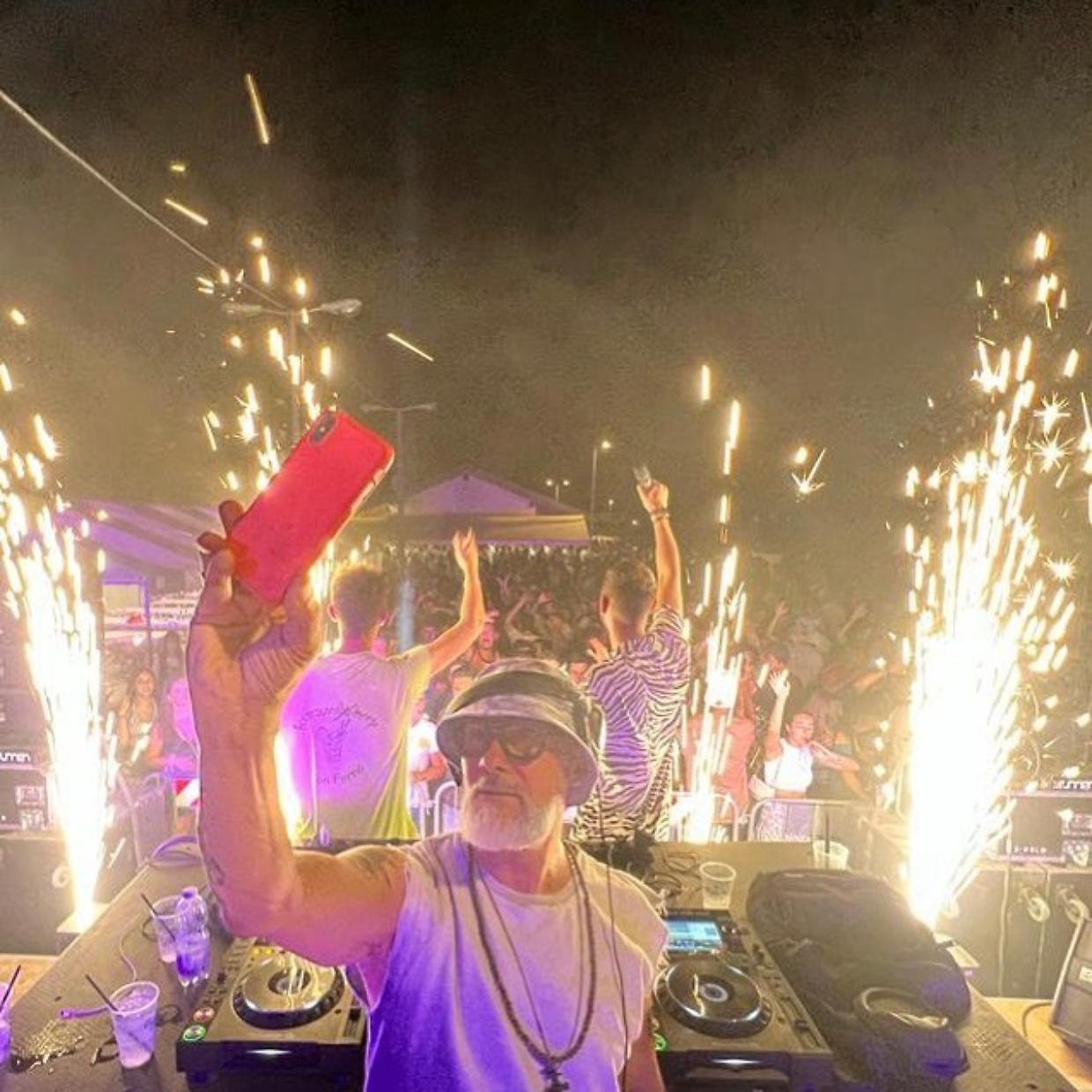 Faber Moreira durante un suo DJ Set