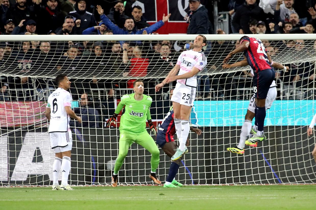 La Juventus va sotto 2-0 a Cagliari, poi nel finale la riprende sul pareggio