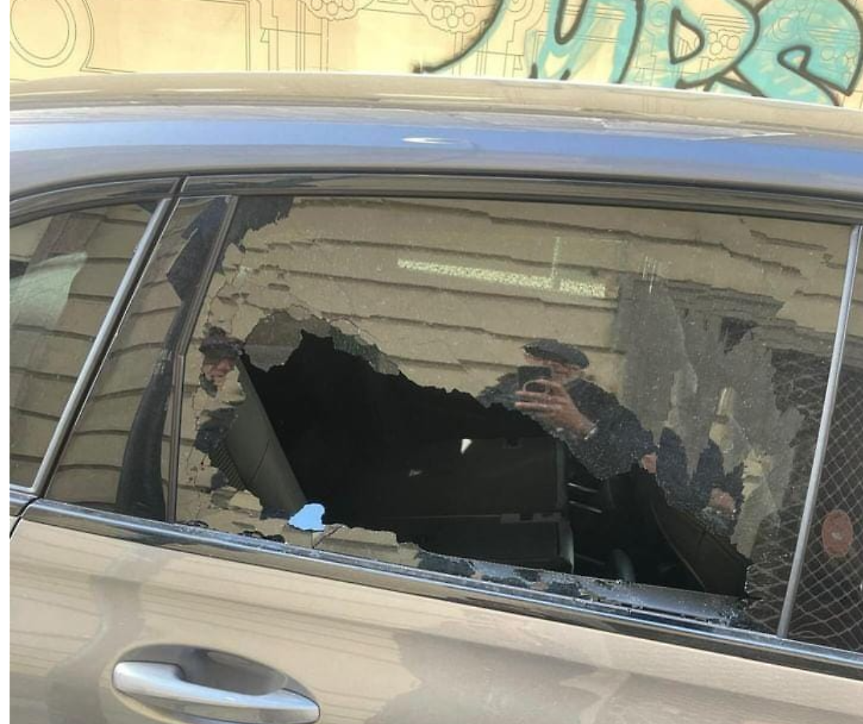 Vandali in azione: altro raid nella notte contro le auto in sosta