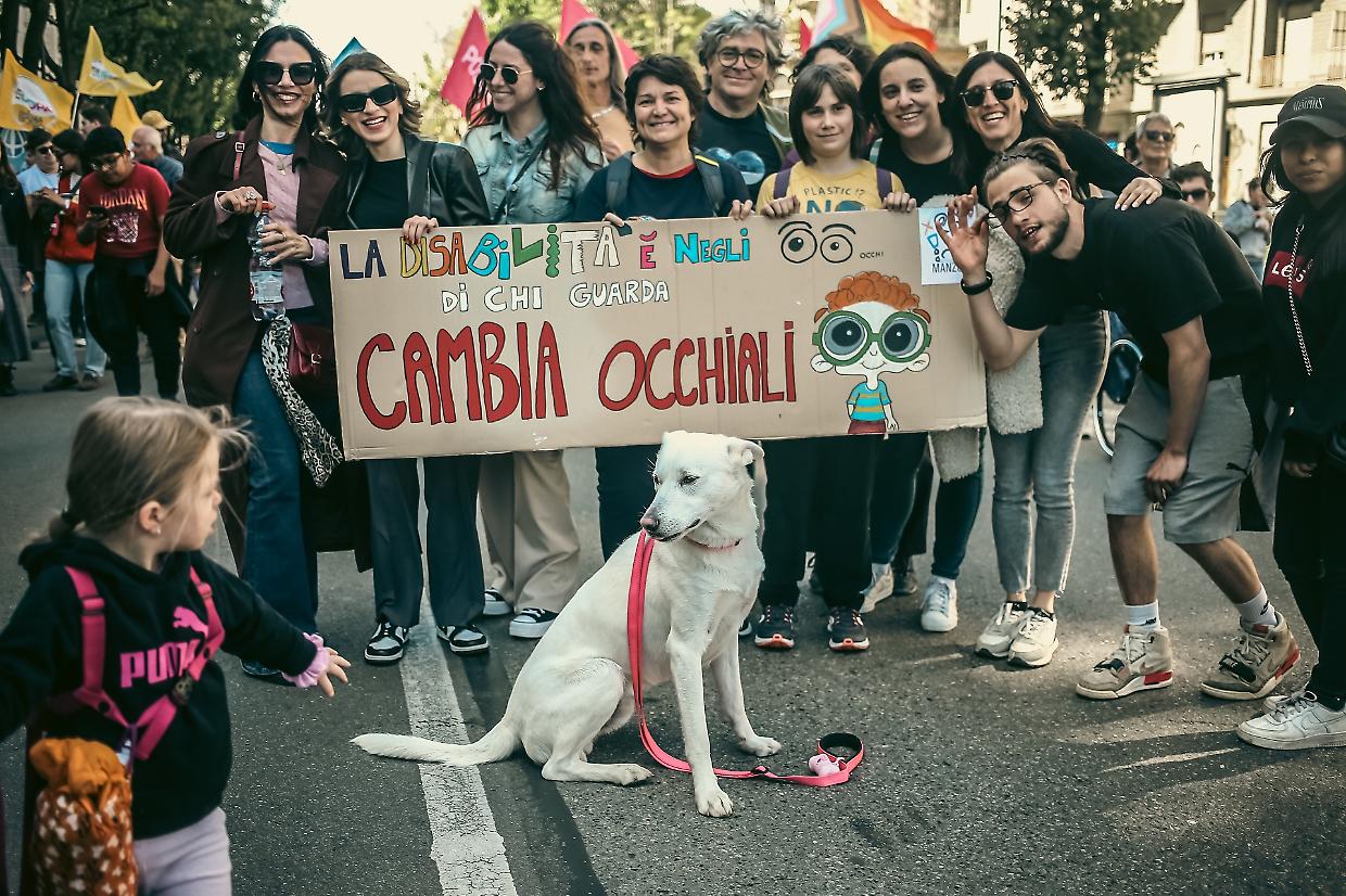 Disability Pride, la sfilata dei diritti: in 1.500 per una «vita indipendente»