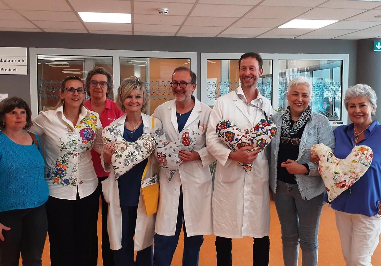 Le donazioni del "Progetto Scaldacuore Odv" in un ospedale piemontese (Fonte Facebook)