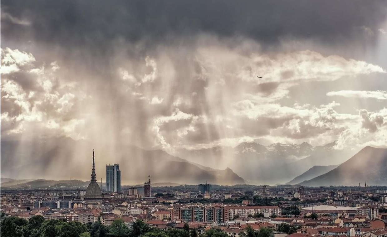 Torino sotto la pioggia scattata da Valerio Minato (Fonte Instagram)
