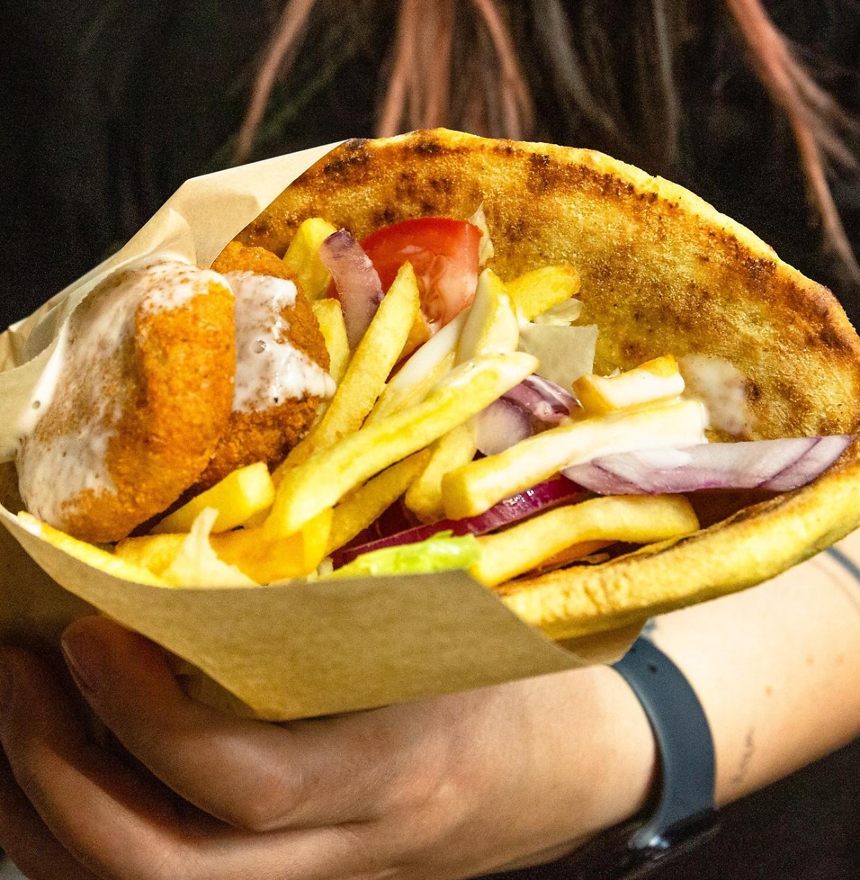 Un ponte in cui gustare delizie gastronomiche locali e internazionali a Pinerolo (Fonte Facebook)