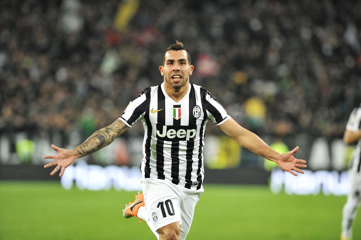 Ansia per Carlitos Tevez: "Ricoverato in ospedale dopo dei dolori al petto"