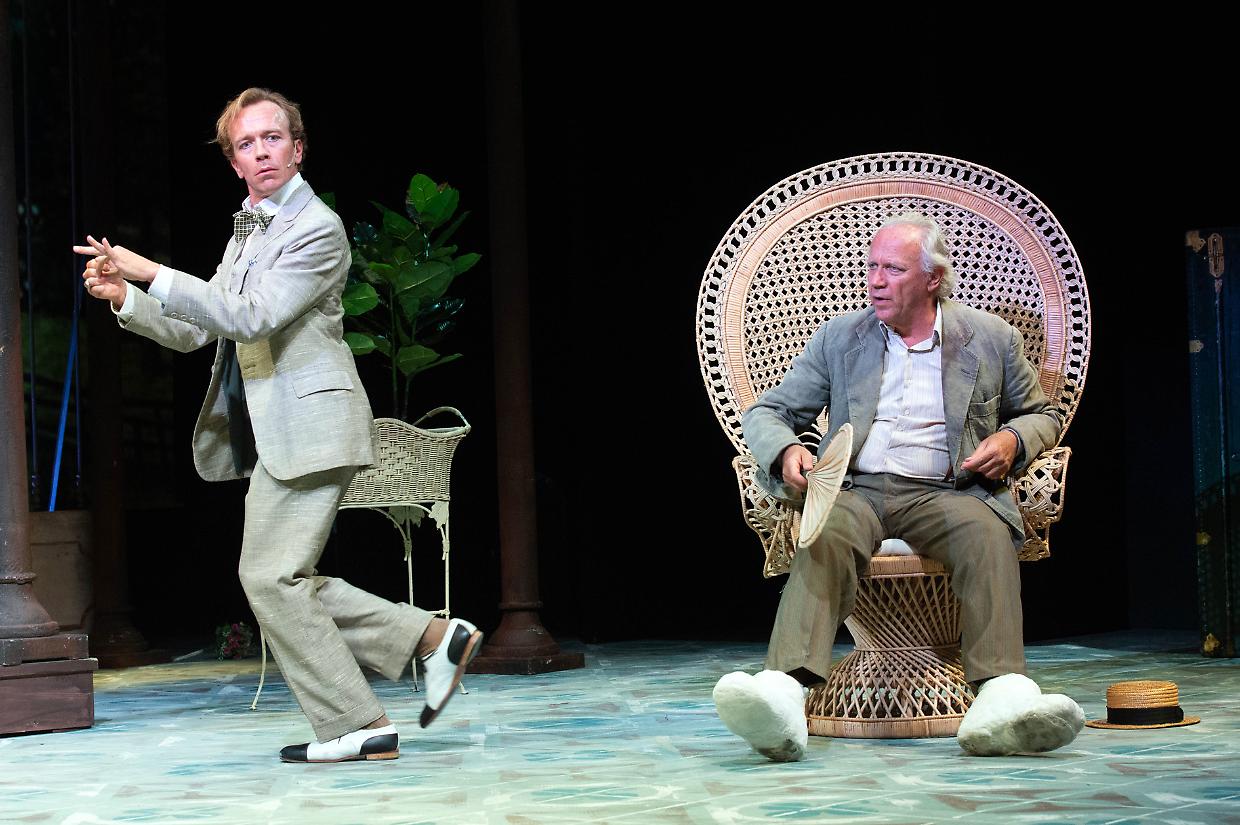 Padre e figlio sul palco: Geppy e Lorenzo Gleijeses interpretano "Uomo e galantuomo" al Teatro Carignano