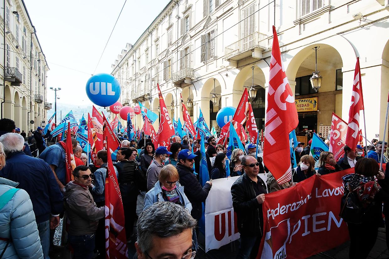 Un sindacato diviso celebra il 1° Maggio 
