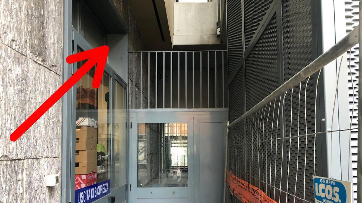 Scale antincendio e box narcosala per i tossici: «Sigillate gli ingressi»