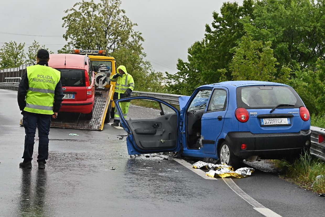 Incidente mortale a Pianezza, un'anziana perde la vita in uno scontro frontale