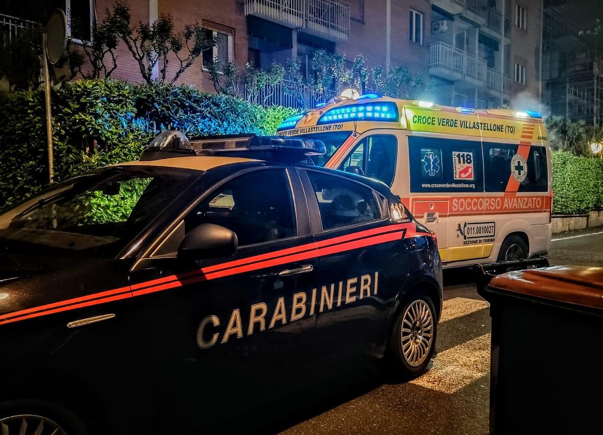 Rivoli: precipita dal balcone finendo a quello di sotto